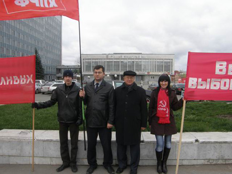 Милиция помогла КПРФ провести пикет в Перми против «Единой России». Митинговали сегодня даже депутаты Госдумы 